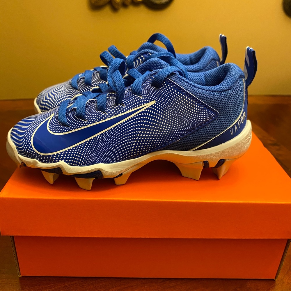 Football Cleats - Picture 4 of 6